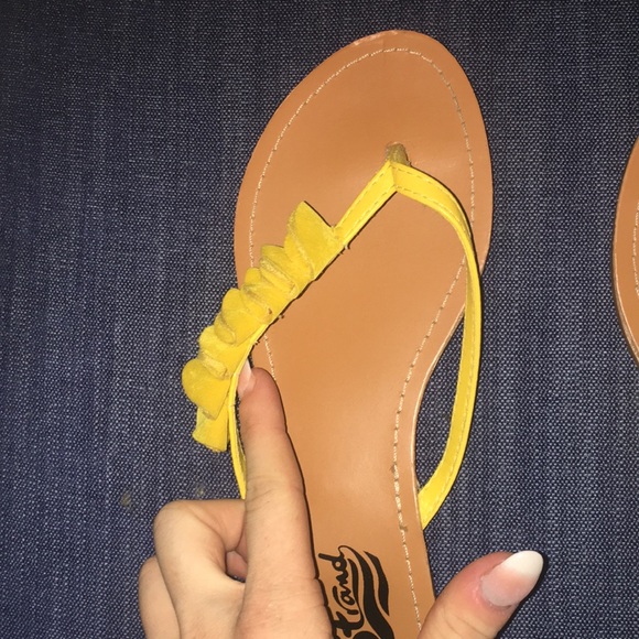 Yellow ☀️ ruffle - Picture 2 of 3